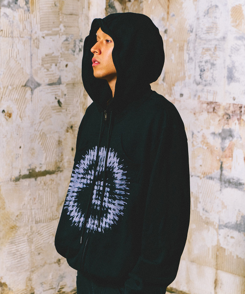EXP world logo forward zip‑up — чёрная куртка‑бомбер с молнией