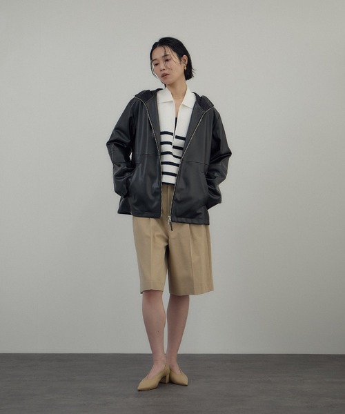 SALON adam et rope'（サロン アダム エ ロペ）の「レザーライクフーデッドパーカー（ブルゾン・レディース・ダークブラウン/ブラック・FREE）」の4枚目の写真