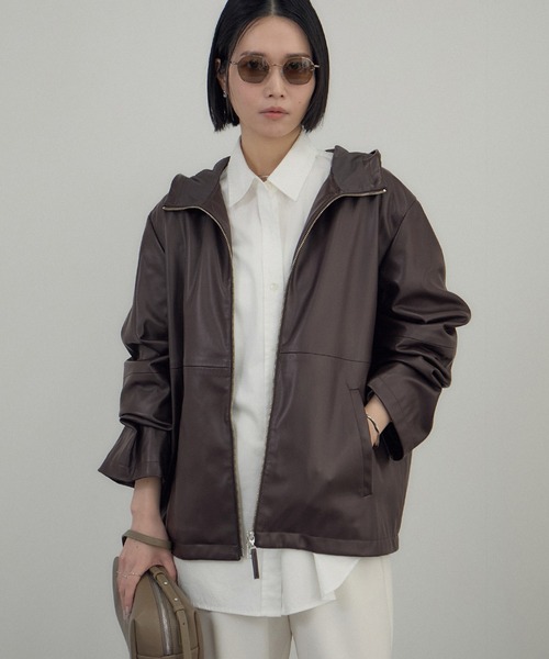 SALON adam et rope'（サロン アダム エ ロペ）の「レザーライクフーデッドパーカー（ブルゾン・レディース・ダークブラウン/ブラック・FREE）」の11枚目の写真
