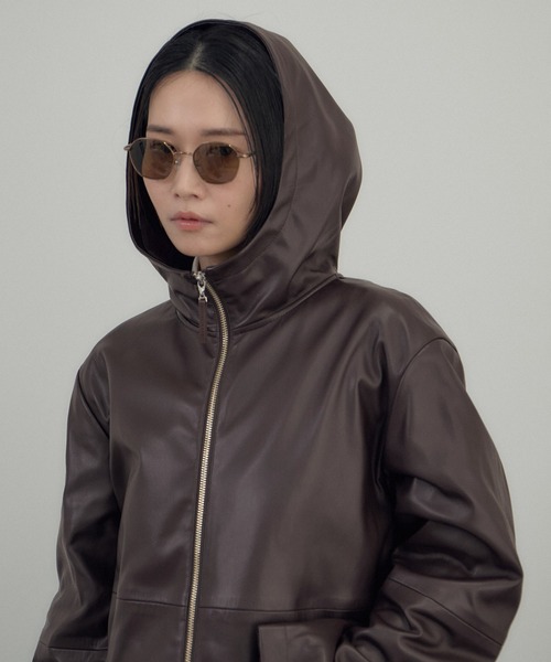 SALON adam et rope'（サロン アダム エ ロペ）の「レザーライクフーデッドパーカー（ブルゾン・レディース・ダークブラウン/ブラック・FREE）」の13枚目の写真