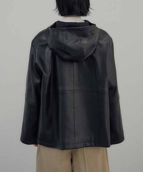 SALON adam et rope'（サロン アダム エ ロペ）の「レザーライクフーデッドパーカー（ブルゾン・レディース・ダークブラウン/ブラック・FREE）」の16枚目の写真