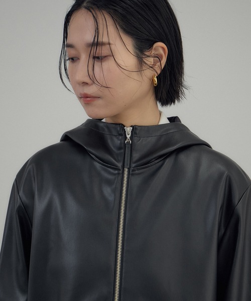 SALON adam et rope'（サロン アダム エ ロペ）の「レザーライクフーデッドパーカー（ブルゾン・レディース・ダークブラウン/ブラック・FREE）」の17枚目の写真