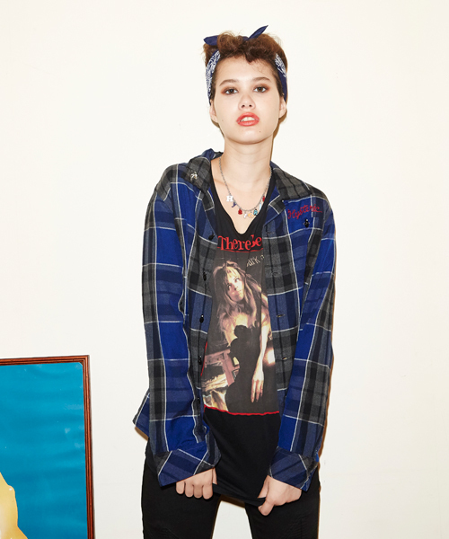 HYSTERIC GLAMOUR（ヒステリックグラマー）の「MOVE YOUR ASS刺繍オープンカラー長袖SH（シャツ/ブラウス・レディース・レッド系その他/ブルー系その他/ブラック系その他・MEDIUM/SMALL）」の2枚目の写真