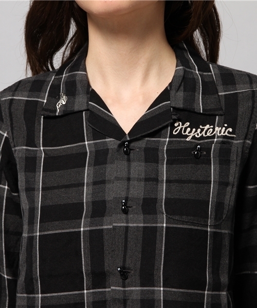 HYSTERIC GLAMOUR（ヒステリックグラマー）の「MOVE YOUR ASS刺繍オープンカラー長袖SH（シャツ/ブラウス・レディース・レッド系その他/ブルー系その他/ブラック系その他・MEDIUM/SMALL）」の4枚目の写真