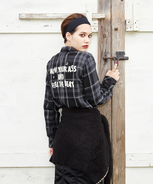 HYSTERIC GLAMOUR（ヒステリックグラマー）の「MOVE YOUR ASS刺繍オープンカラー長袖SH（シャツ/ブラウス・レディース・レッド系その他/ブルー系その他/ブラック系その他・MEDIUM/SMALL）」の20枚目の写真