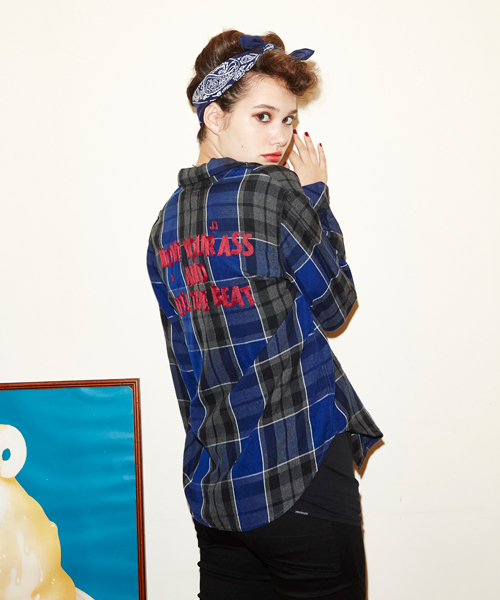 HYSTERIC GLAMOUR（ヒステリックグラマー）の「MOVE YOUR ASS刺繍オープンカラー長袖SH（シャツ/ブラウス・レディース・レッド系その他/ブルー系その他/ブラック系その他・MEDIUM/SMALL）」の21枚目の写真