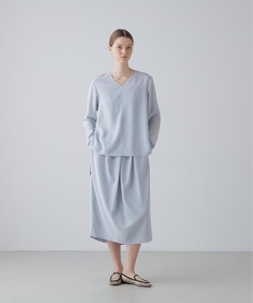 ADORE(アドーア)の「◆バックサテンジョーゼットVネック(シャツ/ブラウス・レディース・ブルー/ホワイト/ブラック・38)」の13枚目の写真