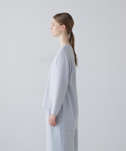 ADORE(アドーア)の「◆バックサテンジョーゼットVネック(シャツ/ブラウス・レディース・ブルー/ホワイト/ブラック・38)」の14枚目の写真
