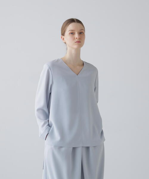 ADORE(アドーア)の「◆バックサテンジョーゼットVネック(シャツ/ブラウス・レディース・ブルー/ホワイト/ブラック・38)」の10枚目の写真