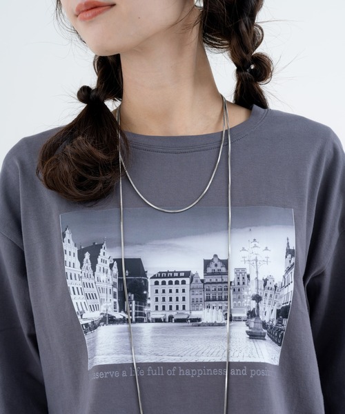 refinedworks(リファインドワークス)の「【refinedworks】大人カジュアル に映える、洗練 ロゴロンT(Tシャツ/カットソー・レディース・オフホワイト/チャコールグレー・FREE)」の6枚目の写真