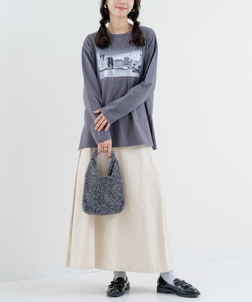 refinedworks(リファインドワークス)の「【refinedworks】大人カジュアル に映える、洗練 ロゴロンT(Tシャツ/カットソー・レディース・オフホワイト/チャコールグレー・FREE)」の13枚目の写真