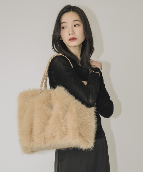 NEUNA（ヌナ）の「BIGファーバッグ（トートバッグ・レディース・グレイッシュベージュ/ベージュ・FREE）」の22枚目の写真