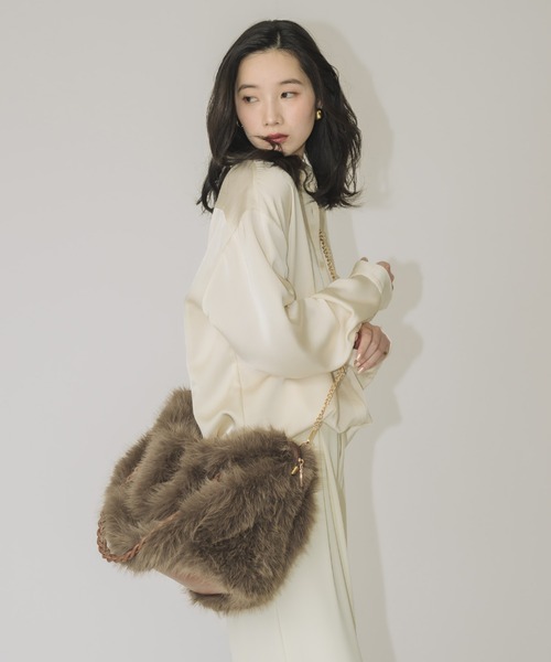 NEUNA（ヌナ）の「BIGファーバッグ（トートバッグ・レディース・グレイッシュベージュ/ベージュ・FREE）」の18枚目の写真
