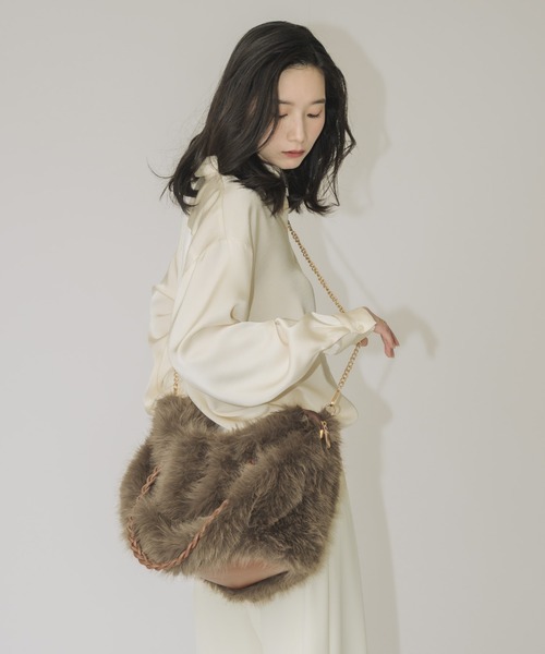 NEUNA（ヌナ）の「BIGファーバッグ（トートバッグ・レディース・グレイッシュベージュ/ベージュ・FREE）」の20枚目の写真