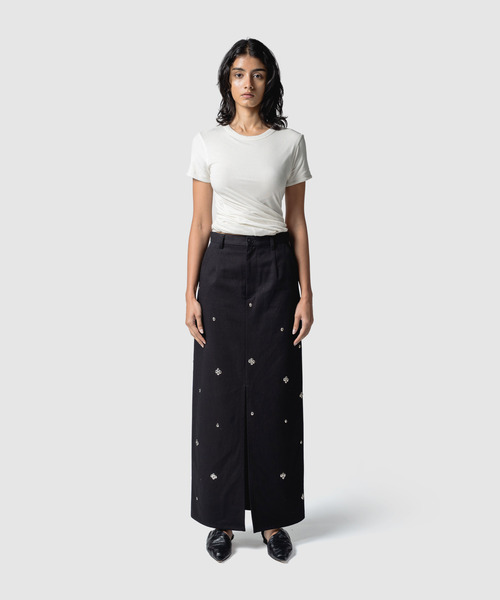 muller of yoshiokubo（ミュラーオブヨシオクボ）の「muller of yoshiokubo ミュラーオブヨシオクボ / METAL BEANS SKIRT メタルビーズデニムロングスカート / MLS26403（スカート・レディース・ブラック/アイボリー・38）」の4枚目の写真