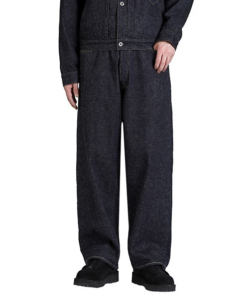 GOLD（ゴールド）の「GOLD / ゴールド：RECYCLED SUVIN COTTON YARAN 11.5oz DENIM ５POCKET WIDE PANTS  WWⅡ MODEL：26A-GL42620N[MUS]（デニムパンツ・メンズ・ノンウォッシュ・M/L）」の2枚目の写真