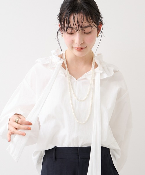VIS（ビス）の「フリルネックブラウス（シャツ/ブラウス・レディース・オフホワイト/サックスブルー/ダークブラウン・FREE）」の6枚目の写真