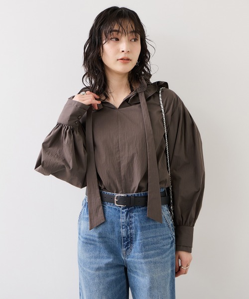 VIS（ビス）の「フリルネックブラウス（シャツ/ブラウス・レディース・オフホワイト/サックスブルー/ダークブラウン・FREE）」の21枚目の写真