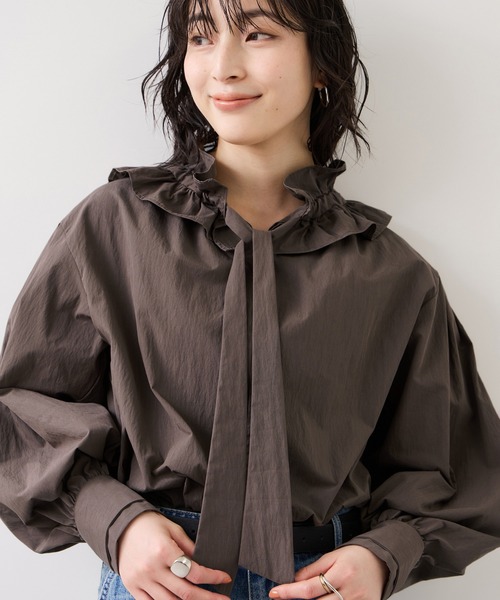 VIS（ビス）の「フリルネックブラウス（シャツ/ブラウス・レディース・オフホワイト/サックスブルー/ダークブラウン・FREE）」の19枚目の写真