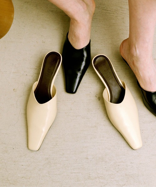 ADAM ET ROPE'（アダムエロペ）の「【EMOELLE】レザーミュール（サンダル・レディース・クリーム/ブラック・38/36/37）」の2枚目の写真