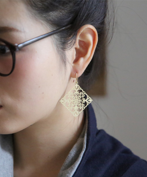 folklore（フォルクローレ）の「透かしモチーフピアス（ピアス（両耳用）・レディース・A/C/D/B・ﾌﾘ-）」の4枚目の写真