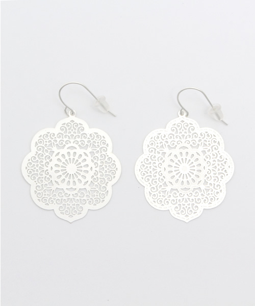 folklore（フォルクローレ）の「透かしモチーフピアス（ピアス（両耳用）・レディース・A/C/D/B・ﾌﾘ-）」の2枚目の写真