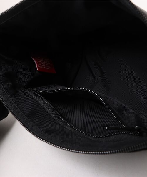 Manhattan Portage(マンハッタンポーテージ)の「ZUCCOTTI CLUTCH FLIGHT NYLON BACKING KRM(ショルダーバッグ・レディース・ブラック・X-SMALL)」の11枚目の写真
