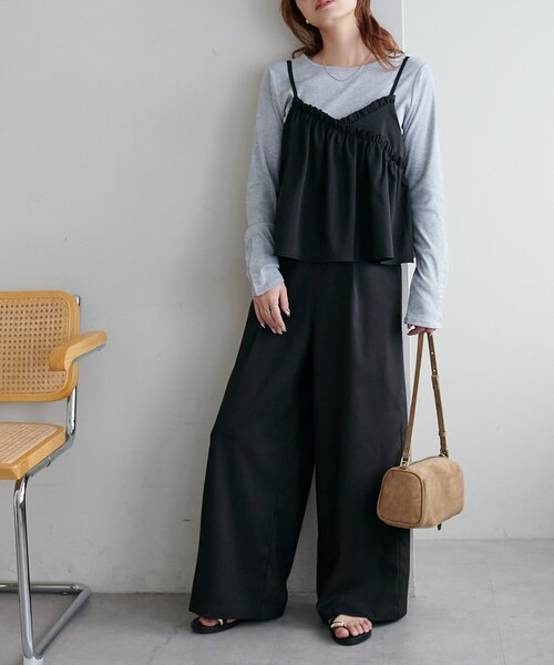 DISCOAT（ディスコート）の「【WEB限定】クロスフリルサロペット（サロペット/オーバーオール・レディース・グレイッシュベージュ/ブラック・MEDIUM）」の4枚目の写真