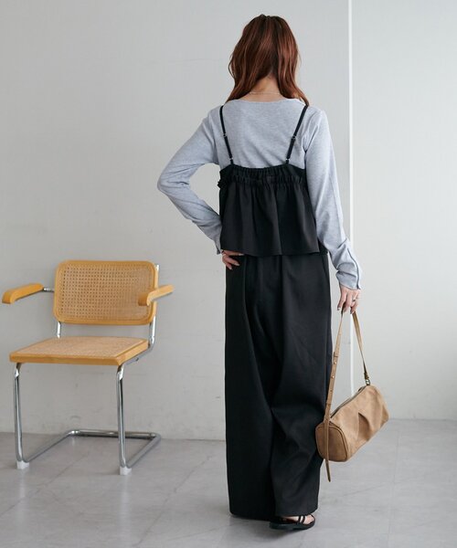 DISCOAT（ディスコート）の「【WEB限定】クロスフリルサロペット（サロペット/オーバーオール・レディース・グレイッシュベージュ/ブラック・MEDIUM）」の5枚目の写真