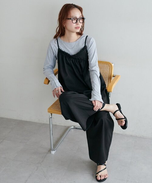 DISCOAT（ディスコート）の「【WEB限定】クロスフリルサロペット（サロペット/オーバーオール・レディース・グレイッシュベージュ/ブラック・MEDIUM）」の10枚目の写真