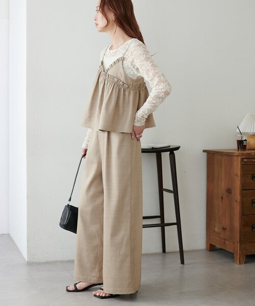 DISCOAT（ディスコート）の「【WEB限定】クロスフリルサロペット（サロペット/オーバーオール・レディース・グレイッシュベージュ/ブラック・MEDIUM）」の12枚目の写真