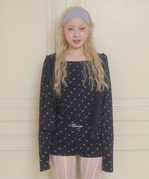 chernyy(チェルニー)の「chernyy floral hoodie / 小花柄バック刺繍ロゴフーディー(パーカー・レディース・アイボリー/ネイビー・MEDIUM/SMALL/LARGE)」の16枚目の写真