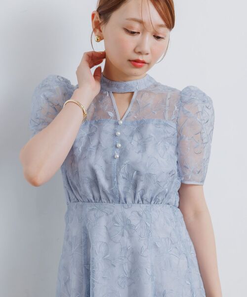 ems excite(エムズエキサイト)の「【オケージョン】花柄総刺繍ドレス(ドレス・レディース・ブルー/ブラック・FREE)」の5枚目の写真