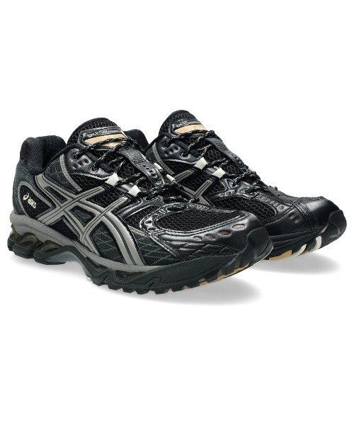 ASICS(アシックス)の「ASICS GEL-NIMBUS 10.1(アシックス ゲル-ニンバス 10.1)(スニーカー・メンズ・ブラック系/ホワイト系・28.5cm/29cm/23cm/23.5cm/26cm/26.5cm/27cm/27.5cm/28cm/24cm/24.5cm/25cm/25.5cm)」の2枚目の写真