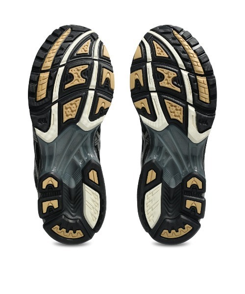 ASICS(アシックス)の「ASICS GEL-NIMBUS 10.1(アシックス ゲル-ニンバス 10.1)(スニーカー・メンズ・ブラック系/ホワイト系・28.5cm/29cm/23cm/23.5cm/26cm/26.5cm/27cm/27.5cm/28cm/24cm/24.5cm/25cm/25.5cm)」の16枚目の写真