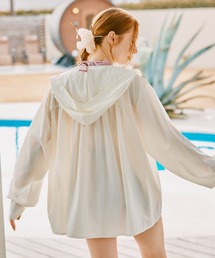 San-ai Resort 三愛水着楽園（サンアイリゾート　サンアイミズギラクエン）の「【WEB限定】水陸両用【UPF50+UVカット率最高指数】指穴付き ゆるっと着れるふんわりシルエットパーカーM・L【Big Apple's(ビッグアップル)】（ラッシュガード）」