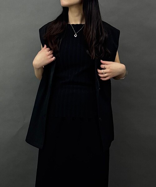 NICOLE white（ニコルホワイト）の「異素材切替ジレ（ベスト・レディース・ブラック・FREE）」の4枚目の写真