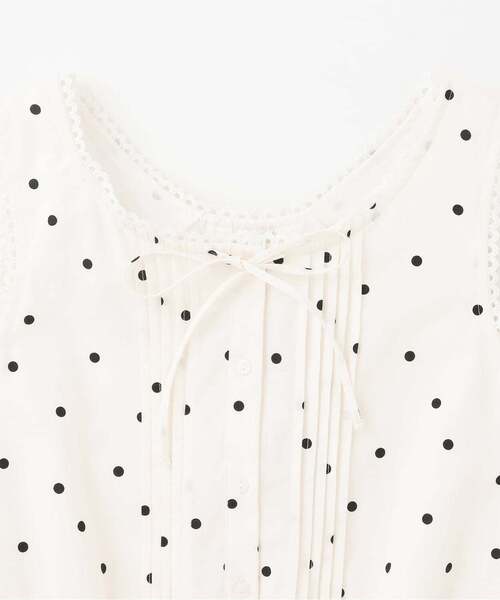 petit main LIEN（プティマインリアン）の「【親子リンク】コットンレーストップス（シャツ/ブラウス・レディース・アイボリー/ブルー・F）」の6枚目の写真