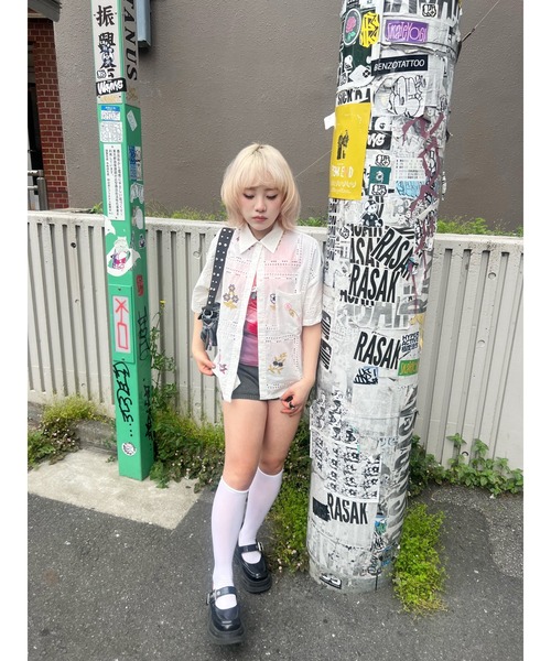 Desigual(デシグアル)の「花鳥刺繍レースシャツ ホワイト(シャツ/ブラウス・レディース・ホワイト・XS/XL/M)」の8枚目の写真