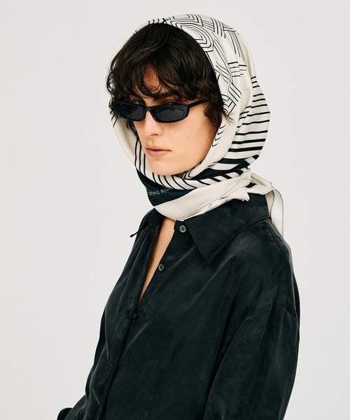 PRANK PROJECT（プランクプロジェクト）の「グラフィカルプリントスカーフ / Graphical Print Scarf（バンダナ/スカーフ・レディース・レッド/ブラック・FREE）」の6枚目の写真