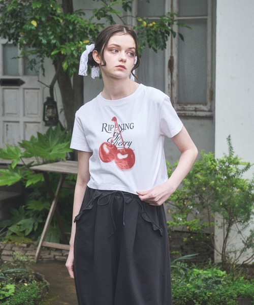 Lovilyn(ラヴィリン)の「チェリーチビT(Tシャツ/カットソー・レディース・ブラック/ホワイト・FREE)」の6枚目の写真