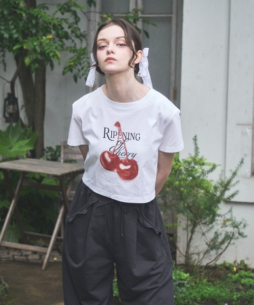Lovilyn(ラヴィリン)の「チェリーチビT(Tシャツ/カットソー・レディース・ブラック/ホワイト・FREE)」の5枚目の写真