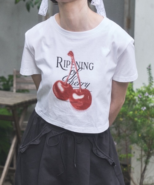 Lovilyn(ラヴィリン)の「チェリーチビT(Tシャツ/カットソー・レディース・ブラック/ホワイト・FREE)」の3枚目の写真