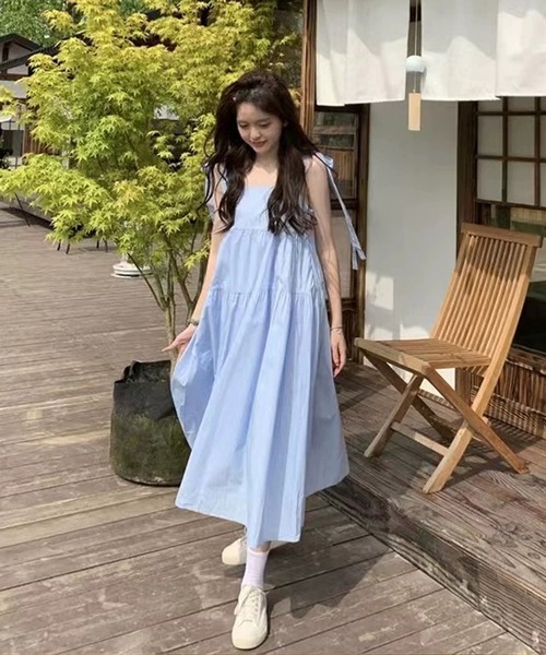 shopnikoniko(ショップニコニコ)の「ワンピース 夏 ミディ丈 ショルダーリボン フレアキャミワンピース(ワンピース・レディース・ホワイト/ブルー・フリー)」の2枚目の写真