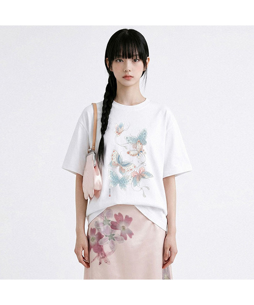 RANDOMOFF(ランダムオフ)の「BUTTERFLY GARDEN OVER FIT T-SHIRT (3color)(Tシャツ/カットソー・レディース・ホワイト/ライトグレー/ブラック・SMALL/MEDIUM/LARGE/X-LARGE)」の2枚目の写真