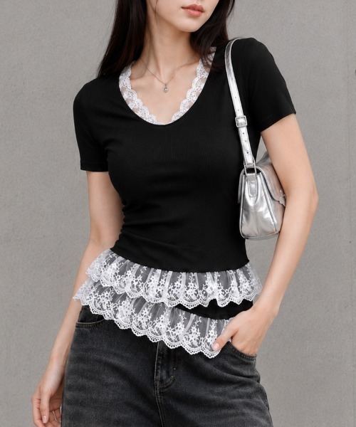 CLOTHY(クロシィ)の「【ちょい甘×ちょい色気×抜け感】レース使いアシメトップス(Tシャツ/カットソー・レディース・オフホワイト/ブラック・FREE)」の1枚目の写真