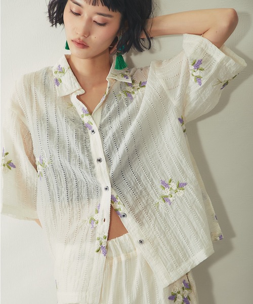 ANOTHER S（アナザーエス）の「花刺繍シアーストライプスキッパーシャツ（シャツ/ブラウス・レディース・ブラック/オフホワイト・FREE）」の8枚目の写真