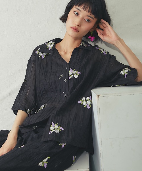 ANOTHER S（アナザーエス）の「花刺繍シアーストライプスキッパーシャツ（シャツ/ブラウス・レディース・ブラック/オフホワイト・FREE）」の15枚目の写真