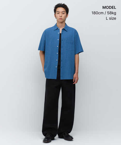 MUSINSA STANDARD（ムシンサスタンダード）の「リラックスドシアサッカー テターソルチェック 半袖シャツ [ブルー/ネイビー]（シャツ/ブラウス・メンズ・その他・2XL/SMALL/MEDIUM/LARGE/X-LARGE）」の2枚目の写真