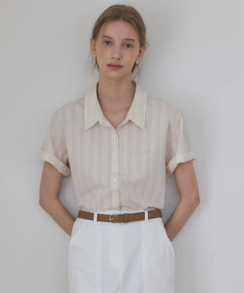 OURHOPE(アワーホープ)の「シアサーカーストライプネックラインシャツ - ベージュ(シャツ/ブラウス・レディース・Beige・ONE)」の1枚目の写真